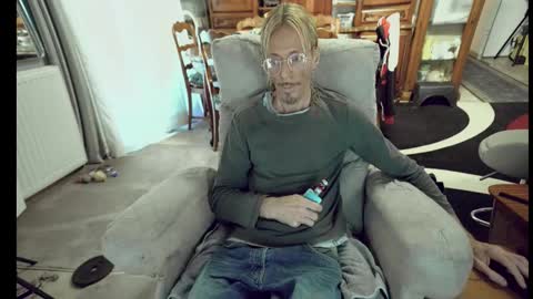 Snapshot of 00jeff31 chatting on November 3, 2025, 2:18 pm jeff online show from November 3, 2025, 2:18 pm