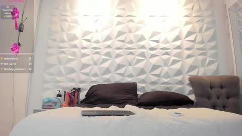 sophie online show from March 8, 2025, 6:32 am