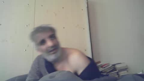 Snapshot of 0luvmonkey chatting on April 3, 2026, 12:47 pm 0luvmonkey online show from April 3, 2026, 12:47 pm