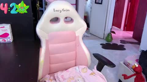 111lucygrim111 online show from January 10, 2025, 6:38 pm