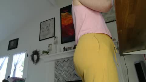 Aurora Willows online show from December 1, 2025, 3:39 pm