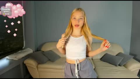 Kira online show from November 10, 2025, 5:06 am