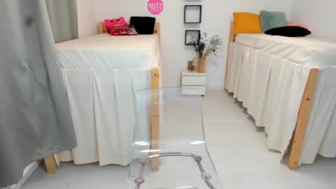 18perfecttits online show from December 14, 2025, 4:40 am