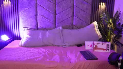 anya online show from September 13, 2025, 8:08 pm