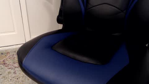 i erupt if you suck ur nipples 4 me and look at the camera while watching me online show from January 30, 2025, 12:59 pm