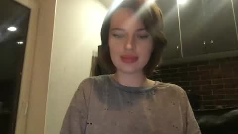 Snapshot of 1dove chatting on December 3, 2024, 6:17 pm DOVE online show from December 3, 2024, 6:17 pm