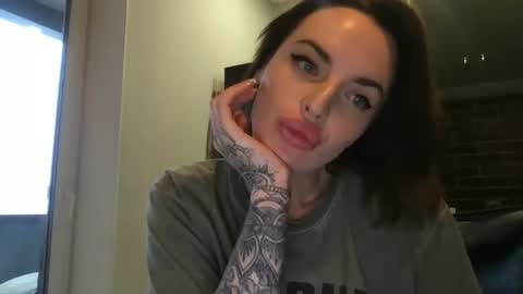 Snapshot of 1dove chatting on December 6, 2024, 12:49 pm DOVE online show from December 6, 2024, 12:49 pm