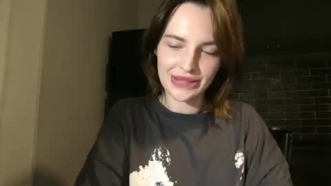 Snapshot of 1dove chatting on February 7, 2025, 4:24 pm DOVE online show from February 7, 2025, 4:24 pm