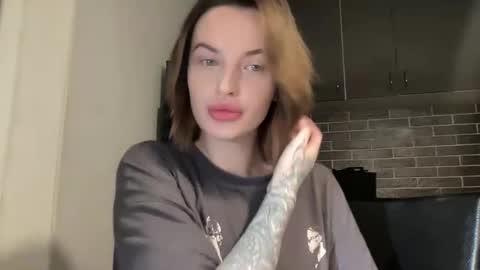 Snapshot of 1dove chatting on February 11, 2025, 4:02 pm DOVE online show from February 11, 2025, 4:02 pm