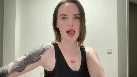 Snapshot of 1dove chatting on September 26, 2025, 6:23 pm DOVE online show from September 26, 2025, 6:23 pm