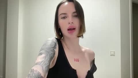 Snapshot of 1dove chatting on October 21, 2025, 8:09 pm DOVE online show from October 21, 2025, 8:09 pm