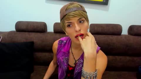 anonymous model online show from November 22, 2025, 7:24 pm