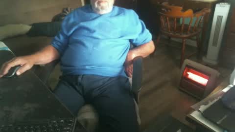 Snapshot of 1handyanddee chatting on December 6, 2024, 4:38 pm 1handyanddee online show from December 6, 2024, 4:38 pm