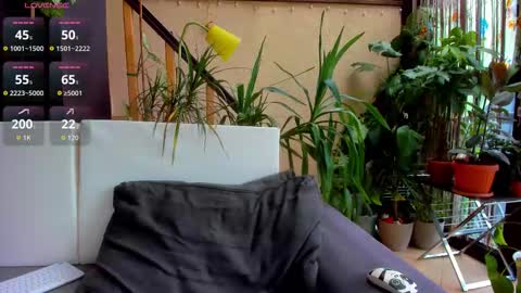 Snapshot of 1munique chatting on September 12, 2025, 11:32 am Moona online show from September 12, 2025, 11:32 am