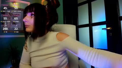 Snapshot of 1munique chatting on September 26, 2025, 9:35 am Moona online show from September 26, 2025, 9:35 am