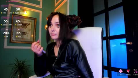 Snapshot of 1munique chatting on October 30, 2025, 1:56 pm Moona online show from October 30, 2025, 1:56 pm