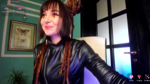 Snapshot of 1munique chatting on November 13, 2025, 11:20 am Moona online show from November 13, 2025, 11:20 am