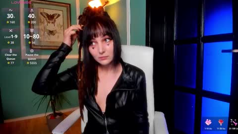 Moona  online show from November 19, 2025, 4:07 pm