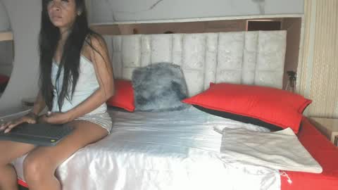 Snapshot of 1naughty_milf chatting on April 13, 2026, 12:10 pm Luisa online show from April 13, 2026, 12:10 pm