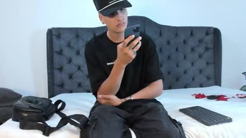 Snapshot of 1threestar chatting on September 23, 2025, 12:19 pm 1Threestar online show from September 23, 2025, 12:19 pm