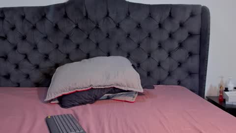 1Threestar online show from December 18, 2025, 1:22 am