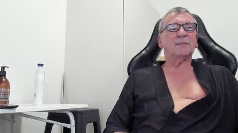 Snapshot of 200gentleman chatting on December 8, 2024, 6:06 pm Henk online show from December 8, 2024, 6:06 pm