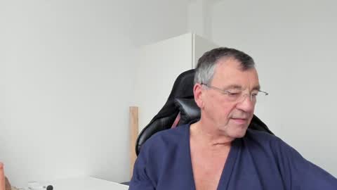 Snapshot of 200gentleman chatting on January 1, 2025, 1:37 pm Henk online show from January 1, 2025, 1:37 pm