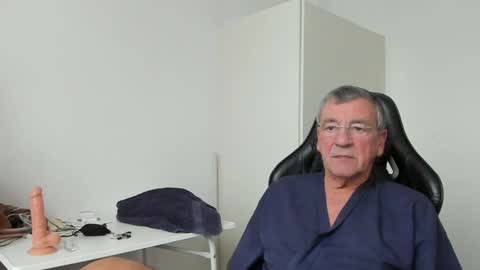 Snapshot of 200gentleman chatting on January 5, 2025, 1:36 pm Henk online show from January 5, 2025, 1:36 pm