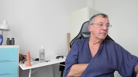 Snapshot of 200gentleman chatting on January 6, 2025, 11:40 am Henk online show from January 6, 2025, 11:40 am