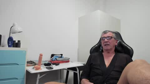 Snapshot of 200gentleman chatting on January 9, 2025, 4:17 pm Henk online show from January 9, 2025, 4:17 pm