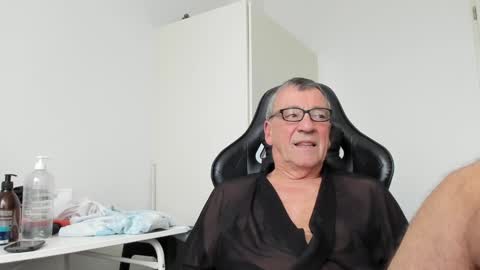 Snapshot of 200gentleman chatting on January 17, 2025, 1:46 pm Henk online show from January 17, 2025, 1:46 pm