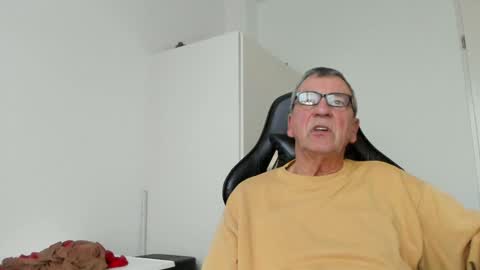 Snapshot of 200gentleman chatting on January 22, 2025, 3:51 pm Henk online show from January 22, 2025, 3:51 pm