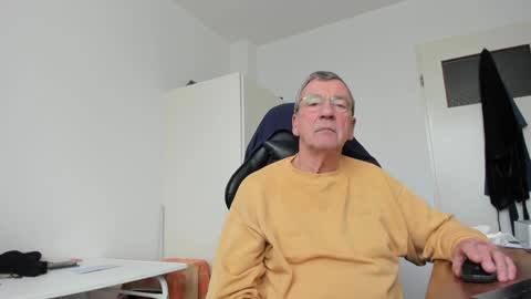 Snapshot of 200gentleman chatting on January 30, 2025, 11:11 am Henk online show from January 30, 2025, 11:11 am