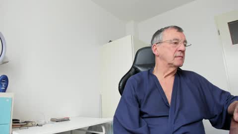 Snapshot of 200gentleman chatting on February 4, 2025, 10:43 am Henk online show from February 4, 2025, 10:43 am