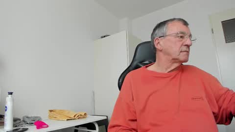 Snapshot of 200gentleman chatting on February 10, 2025, 12:18 pm Henk online show from February 10, 2025, 12:18 pm