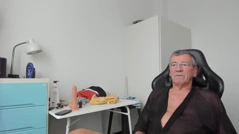 Snapshot of 200gentleman chatting on February 10, 2025, 3:21 pm Henk online show from February 10, 2025, 3:21 pm