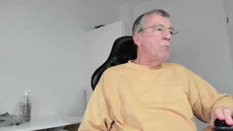 Snapshot of 200gentleman chatting on February 16, 2025, 6:43 pm Henk online show from February 16, 2025, 6:43 pm