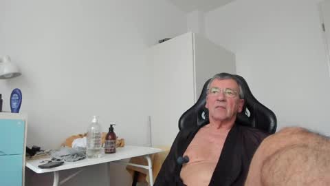 Snapshot of 200gentleman chatting on February 20, 2025, 4:36 pm Henk online show from February 20, 2025, 4:36 pm
