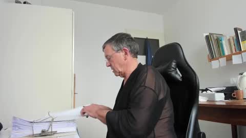 Snapshot of 200gentleman chatting on February 27, 2025, 3:15 pm Henk online show from February 27, 2025, 3:15 pm