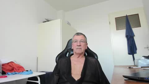 Snapshot of 200gentleman chatting on March 5, 2025, 4:13 pm Henk online show from March 5, 2025, 4:13 pm