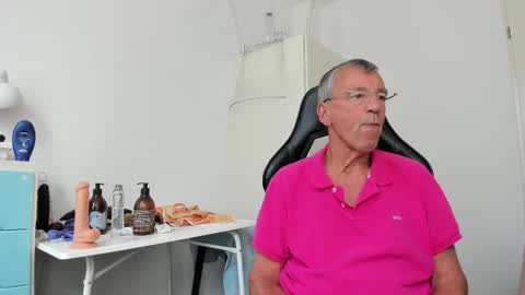 Snapshot of 200gentleman chatting on September 11, 2025, 1:44 pm Henk online show from September 11, 2025, 1:44 pm