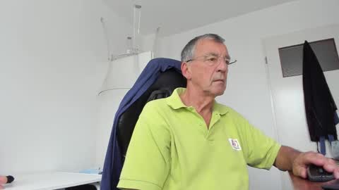 Snapshot of 200gentleman chatting on September 16, 2025, 9:32 am Henk online show from September 16, 2025, 9:32 am