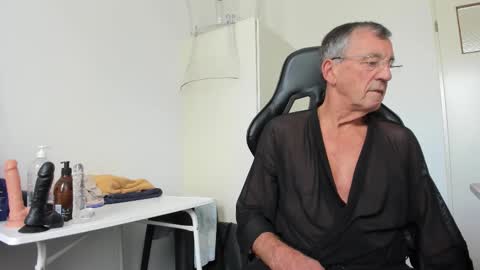 Snapshot of 200gentleman chatting on September 30, 2025, 11:15 am Henk online show from September 30, 2025, 11:15 am