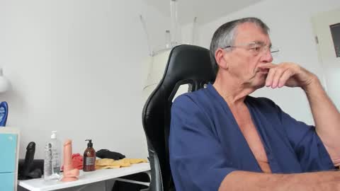 Snapshot of 200gentleman chatting on October 12, 2025, 11:09 am Henk online show from October 12, 2025, 11:09 am