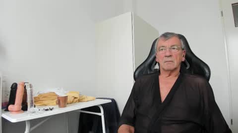 Snapshot of 200gentleman chatting on October 21, 2025, 12:50 pm Henk online show from October 21, 2025, 12:50 pm