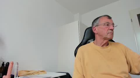 Snapshot of 200gentleman chatting on October 23, 2025, 12:15 pm Henk online show from October 23, 2025, 12:15 pm