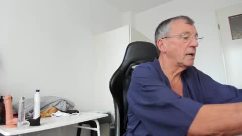 Snapshot of 200gentleman chatting on October 26, 2025, 1:39 pm Henk online show from October 26, 2025, 1:39 pm