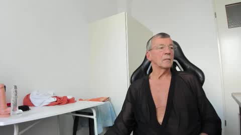 Snapshot of 200gentleman chatting on October 30, 2025, 12:39 pm Henk online show from October 30, 2025, 12:39 pm