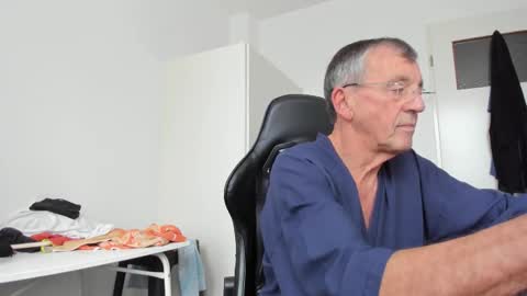 Snapshot of 200gentleman chatting on November 1, 2025, 1:57 pm Henk online show from November 1, 2025, 1:57 pm