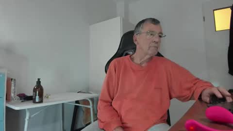 Snapshot of 200gentleman chatting on November 2, 2025, 4:20 pm Henk online show from November 2, 2025, 4:20 pm